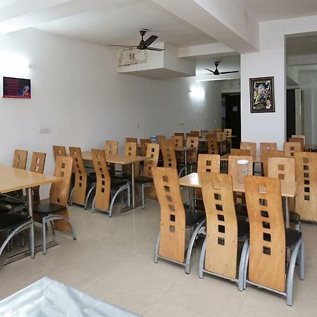 מלון מטורה Oyo 13564 Near Prem Mandir מראה חיצוני תמונה